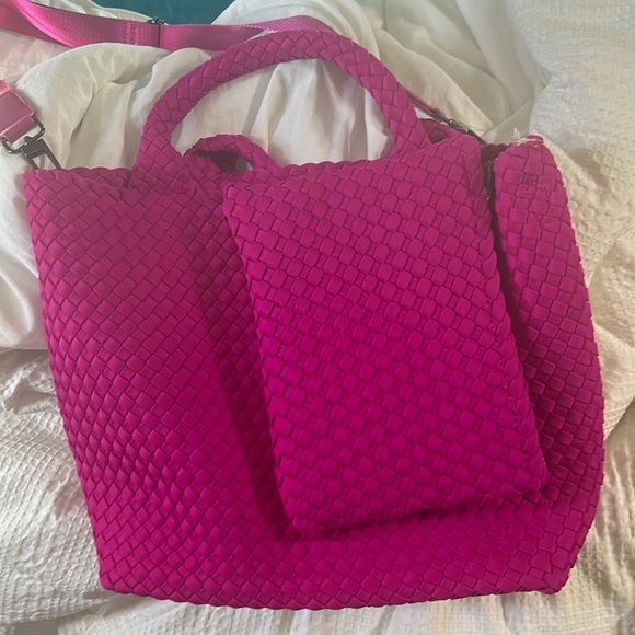 Neoprene bright pink tote - Picture 1 of 3